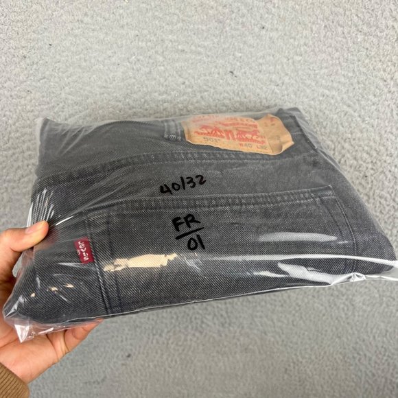 Levis 501 Jeans Men 40x32 Button Fly Straight Leg Gray denim - Picture 9 of 9